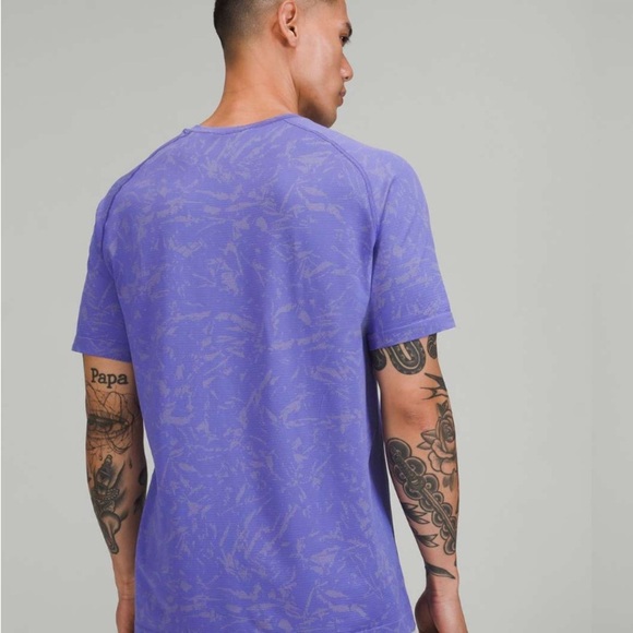 Lululemon Metal Vent Tech Short Sleeve Shirt 2.0
Block Floral Prosecco - Picture 3 of 8